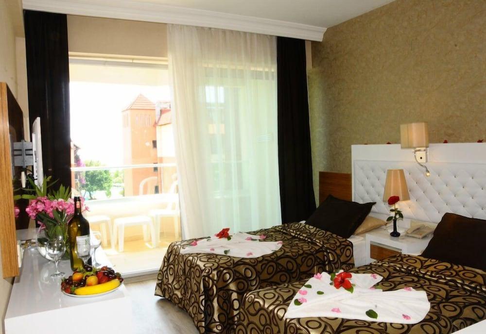 Club Tess Hotel كوناكلي المظهر الخارجي الصورة
